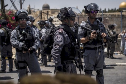 محاصرة منزلين من بلدة سلواد شرقي رام الله وسط تعزيزات عسكرية كبيرة