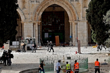 عشرات المستوطنين يقتحمون الأقصى