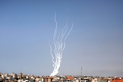 قناة عبرية تزعم سقوط 3 صواريخ بغلاف غزة