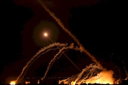 صحيفة عبرية تكشف تفاصيل جديدة حول إطلاق صاروخين من غزة تجاه تل أبيب