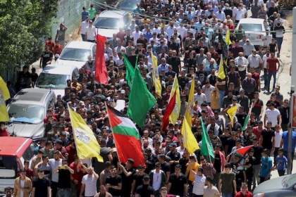 القدس: جماهير شعبنا تشيع جثمان الشهيد داوود ريان إلى مثواه الأخير في بلدة بيت دقو