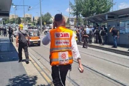 إصابة مجندين إسرائيليين بعملية طعن واطلاق النار على المنفذ "بجفعات زئيف"