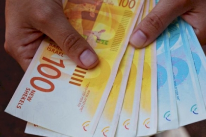 صحيفة عبرية: إسرائيل حولت نصف مليار شيكل إلى السلطة من الأموال المجمدة
