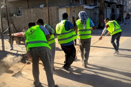 حملة تطوعية في شوارع محافظة شمال غزة لتنظيف آثار العدوان الإسرائيلي