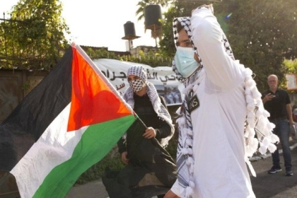 القدس: الاحتلال يقمع مسيره منددة بالاستيطان في الشيخ جراح ويعتقل أحد المشاركين