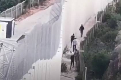 وسائل إعلام لبنانية: جنود إسرائيليون يطلقون قنابل الغاز في عديسة ومرجعيون