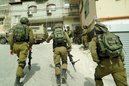 قوات الاحتلال تقتحم عدة قرى في محافظة جنين وتنصب حواجز تفتيش على مداخلها