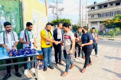 بالصور: الشبيبة الفتحاوية بمحافظة خانيونس تستقبل طلبة الثانوية العامة في أول أيام  الامتحانات