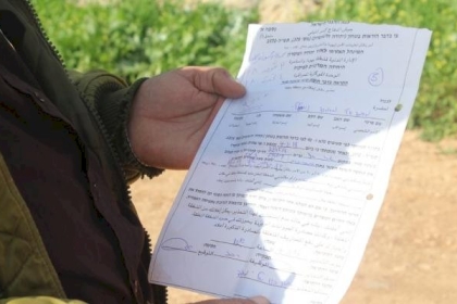 الاحتلال يخطر بوقف البناء في منزل جنوب الخليل