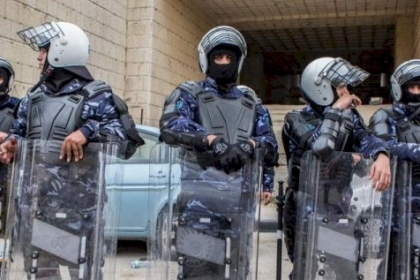 الأجهزة الأمنية التابعة للسلطة الفلسطينية تغلق مكتب شركة (جي ميديا) الإعلامية
