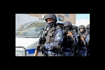 الشرطة تقبض على متهم ارتكب جريمة قتل قبل عام في الخليل