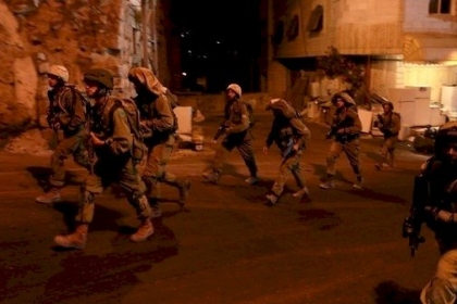 بيت لحم: الاحتلال يهدم جدارا استناديا في قرية الولجة
