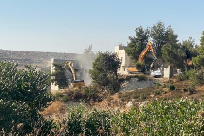 الخليل: الاحتلال يهدم ثلاثة منازل قيد الانشاء في بلدة سعير