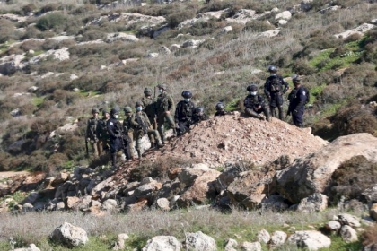 الاحتلال يمنع المواطنين من الوصول إلى أراضيهم غرب سلفيت