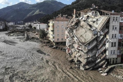 اسرائيل تعرض المساعدة على تركيا للخروج من محنة الفيضانات