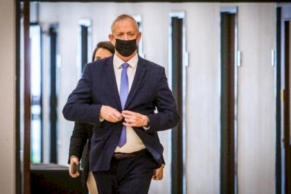 غانتس يطالب بتأجيل العام الدراسي في إسرائيل بسبب كورونا