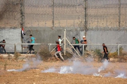 جيش الاحتلال يٌعلن اعتقال شابين حاولا عبور السياج الفاصل شمال غزة
