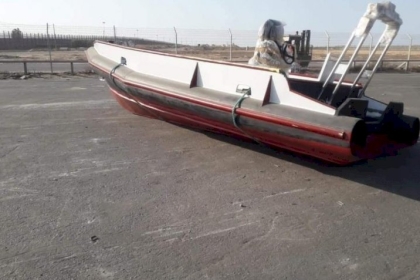الرياح الشديدة تُغرق مركب صيد في بحر غزة