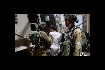 القدس: الاحتلال يعتقل 3 شبان ويمدد توقيف آخرين