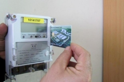 لجنة المتابعة تدعو "كهرباء غزة" لوقف فرض رسوم جديدة على "مسبق الدفع"