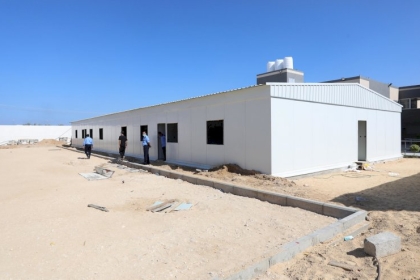 بالصور/ الطيبي: العمل متواصل في انشاء المستشفى الميداني الإمارتي جنوب قطاع غزة