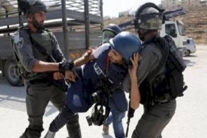 نادي الأسير: 13 صحفيا فلسطينيا يقبعون في سجون الاحتلال