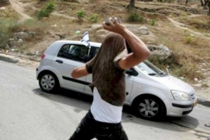 نابلس: مستوطنون يهاجمون مركبات المواطنين على طريق جنين نابلس