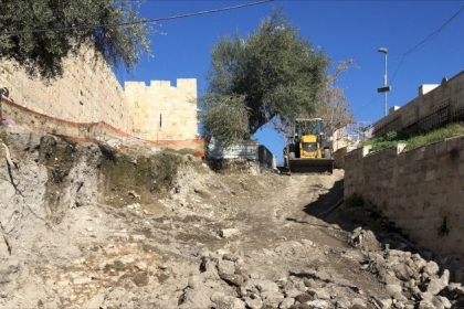 القدس: الاحتلال يبعد رئيس لجنة إعمار المقابر الإسلامية عن المقبرة اليوسفية