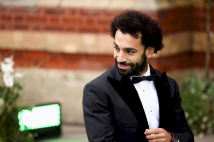 صلاح يلبي دعوة البلاط الملكي البريطاني