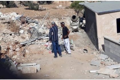 الخليل: الاحتلال يسلم اخطارات بوقف العمل في بناء منازل بقرية التوانة