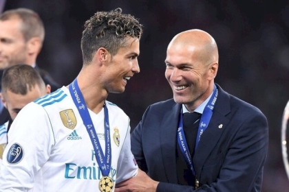 الكشف عن موقف زيدان النهائي من تدريب مانشستر يونايتد في ظل تزايد التكهنات بإقالة سولشاير