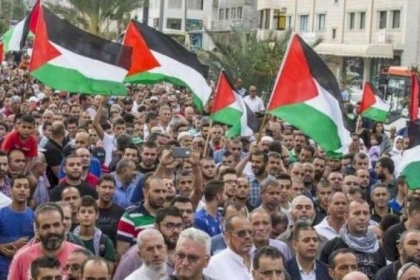 رام الله: مسيرة إسنادا للأسرى المضربين عن الطعام في سجون الاحتلال