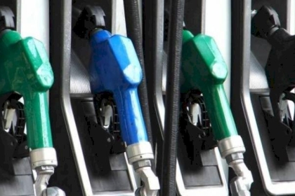 نقابة أصحاب المحروقات تعقب على قرار الحكومة بعدم رفع الأسعار