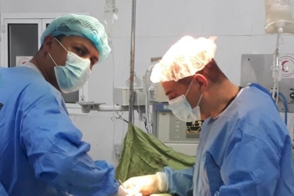 طاقم جراحة الأوعية الدموية يجرى عملية نوعية على الشريان السباتي لستيني في مستشفى غزة الأوروبي