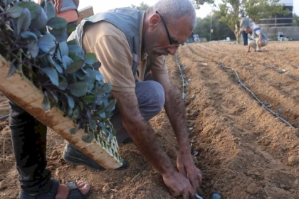 لجنة المرأة العاملة بحركة فتح تنفذ مبادرة لمساعدة الخريجة "أماني بشير"