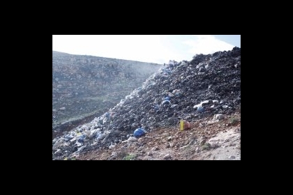 تقرير: مخلفات الاحتلال تشكل خطرا كبيرا على حياة المواطنين ورائحة الموت تنتشر في الاغوار