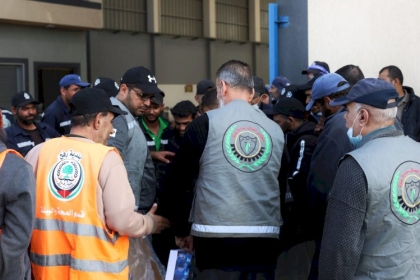 مجلس العمال بمحافظة رفح ينفذ مبادرة لتوزيع وجبات غذاء لصناع الجمال