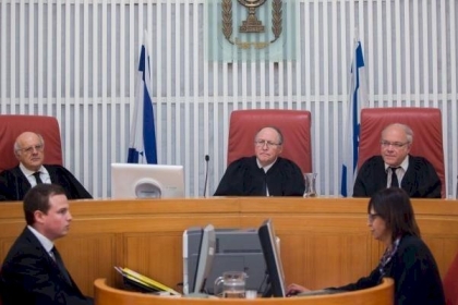 محكمة الاحتلال تنظر اليوم في أمر تمديد عزل الأسير أحمد مناصرة