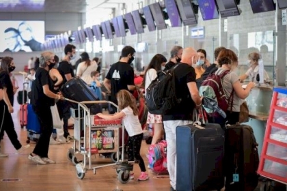 معاريف: قرار إسرائيلي بعزل العائدين من الخارج لمدة أسبوع