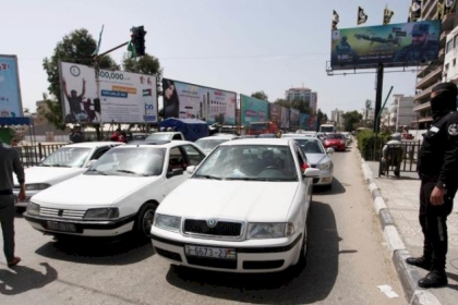 "سائقو الأجرة" بغزة يطالبون بتثبيت قيمة الترخيص المخفضة