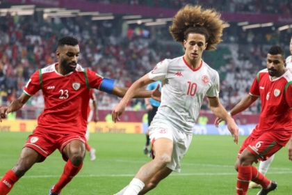 جماهير مانشستر يونايتد تطالب بفرصة أكبر للتونسي حنبعل مجبري