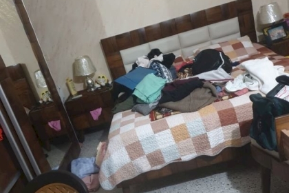 الاحتلال يداهم منزلين في أريحا ويسلم اسيرا محررا بلاغا لمراجعة مخابراته