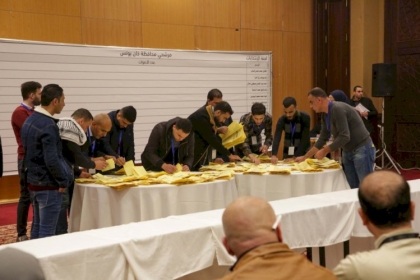 مع انتهاء فرز أوراق المقترعين.. شعت:  خلال الساعات القادمة سيتم الإعلان عن الأسماء الأولية للفائزين بعضوية مجلس ساحة غزة