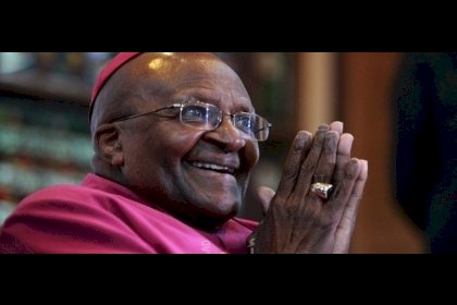 وفاة "ديزموند توتو" أحد رموز الكفاح ضد نظام الفصل العنصري في جنوب إفريقيا