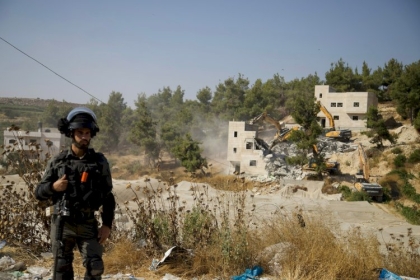 الاحتلال يخطر بهدم منشآت زراعية في عاطوف جنوب طوباس