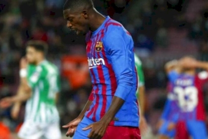 فيروس كورونا يطارد لاعبي برشلونة