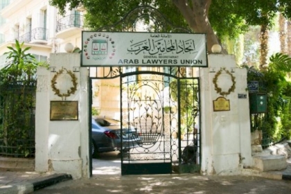 "المحامين العرب"يستنكر اقتحام مستوطنين لباحات المسجد الأقصى