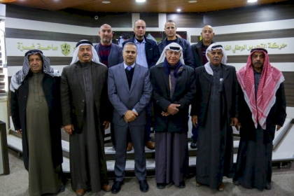 وفداً من الهيئة العليا لشؤون العشائر يهنئ قيادة حركة فتح بساحة غزة بالعرس الديمقراطي