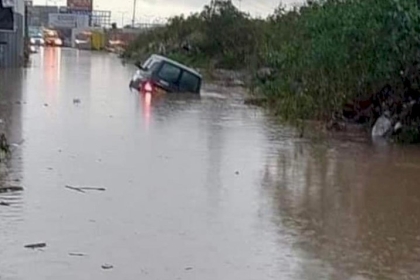 غرق عشرات المنازل وإغلاق طرق بفعل الأمطار الغزيرة في قطاع غزة