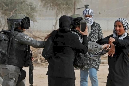 حارسات للأرض..الاحتجاجات في قرية سعوة تعيد إظهار الدور الرئيسي الذي تقوم به النساء في النقب